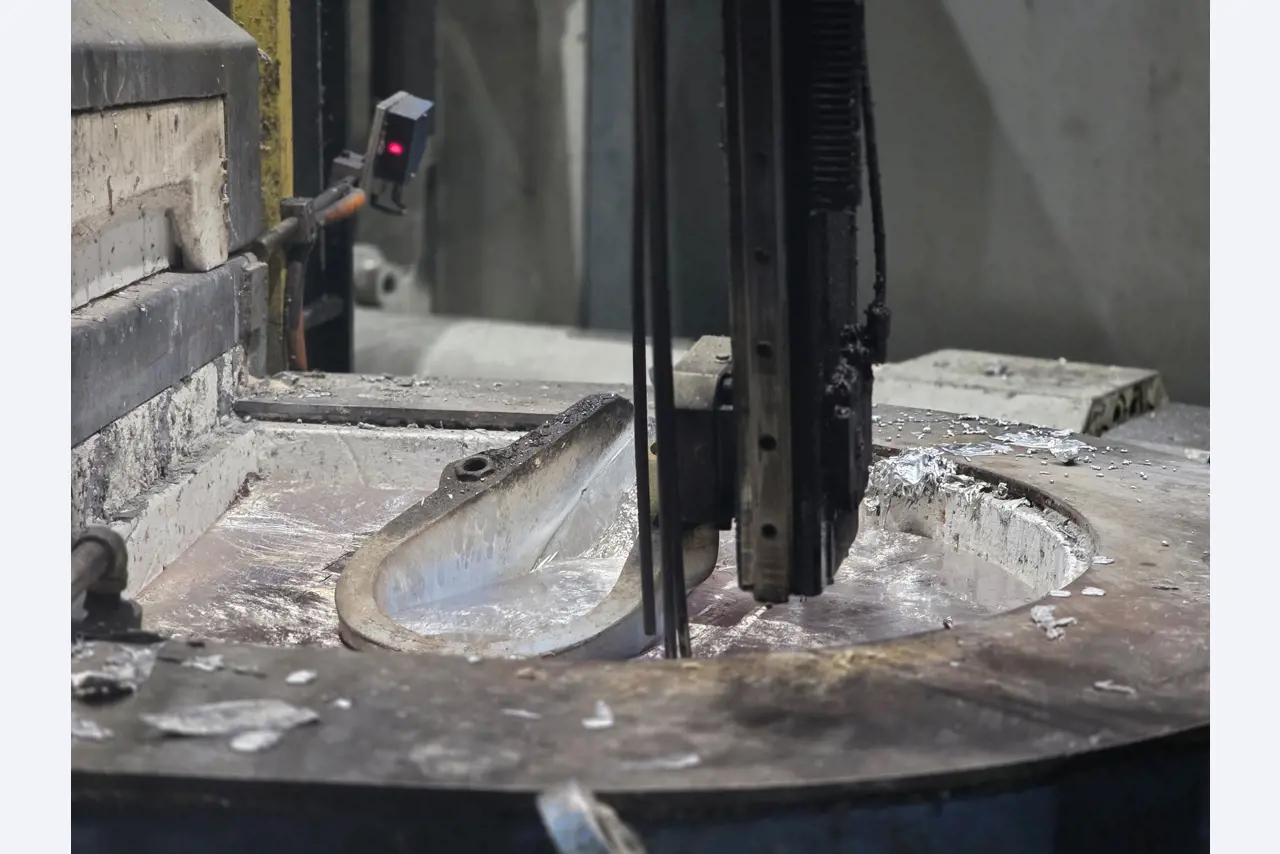 ae group - Melting store, Aluminum die casting machines 6,600 - 35,000 kN, Mechanical processing-18