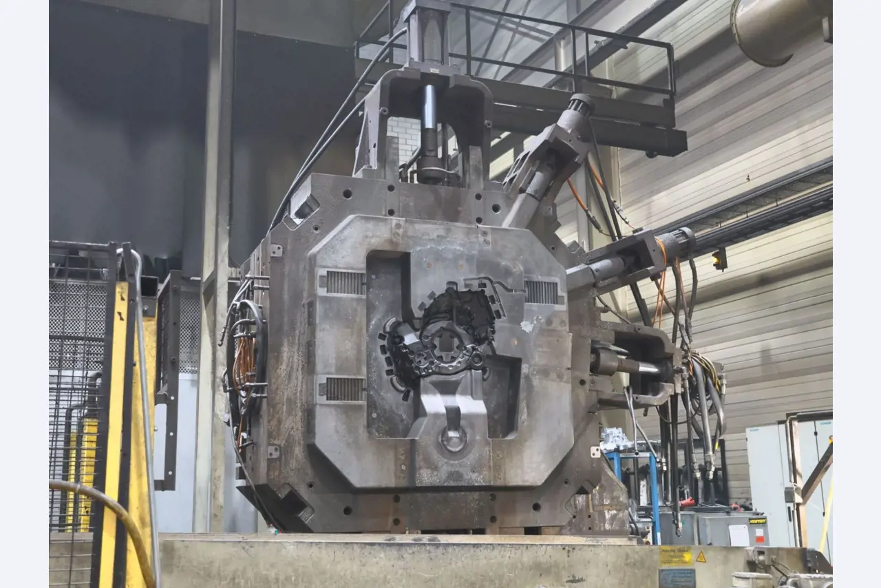 ae group - Melting store, Aluminum die casting machines 6,600 - 35,000 kN, Mechanical processing-7