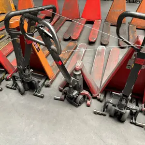 Scissor Lift Truck
