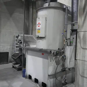 Centrifugal wheel continuous blasting machine with wire mesh conveyor belt Sinto Agtos BS 08-04-01-3.6-08-11
