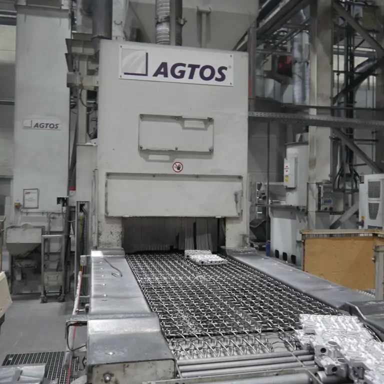 Centrifugal wheel continuous blasting machine with wire mesh conveyor belt Sinto Agtos BS 08-04-01-3.6-08-11
