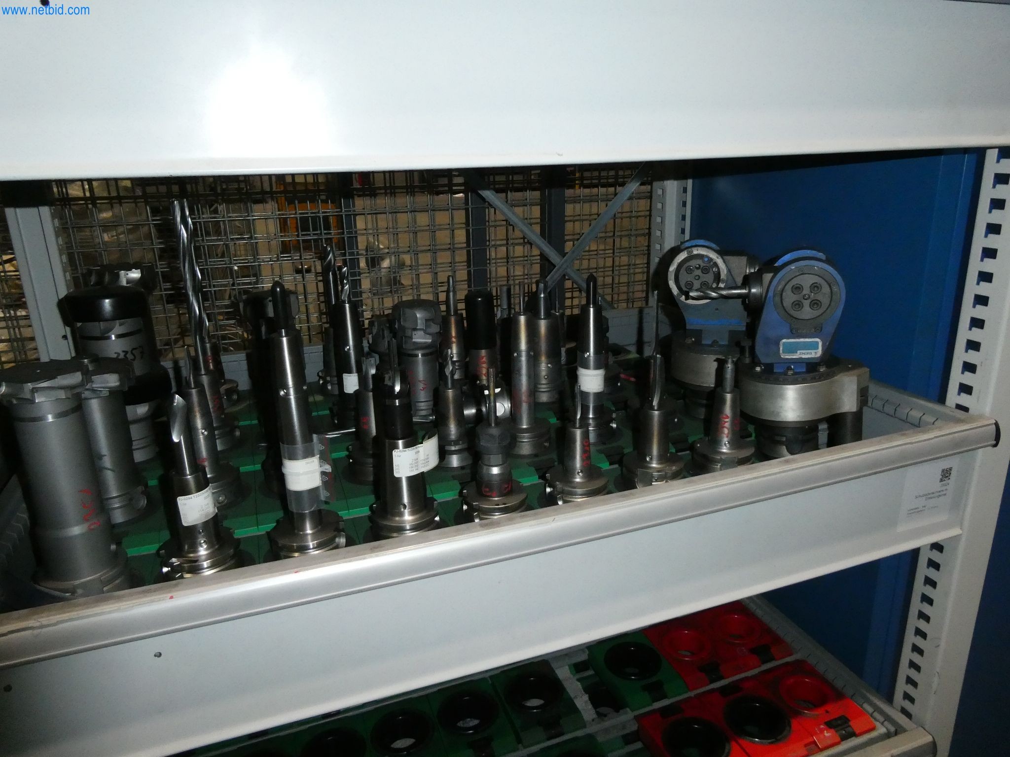 ae group - Installations et machines destinées à la fabrication de pièces moulées sous pression en métaux légers (groupe motopropulseur et pièces structurelles) - ENCHÈRES-14