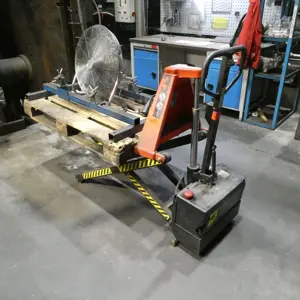 2 Scissor Lift Truck