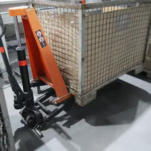 2 Scissor Lift Truck