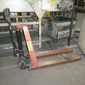2 Scissor Lift Truck