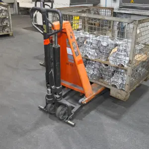 2 Scissor Lift Truck