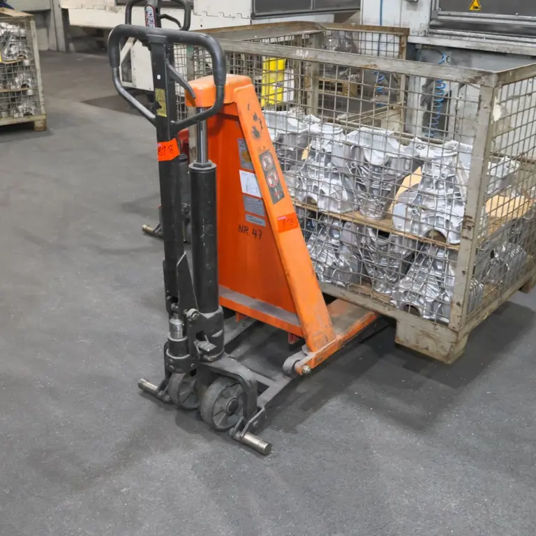 2 Scissor Lift Truck