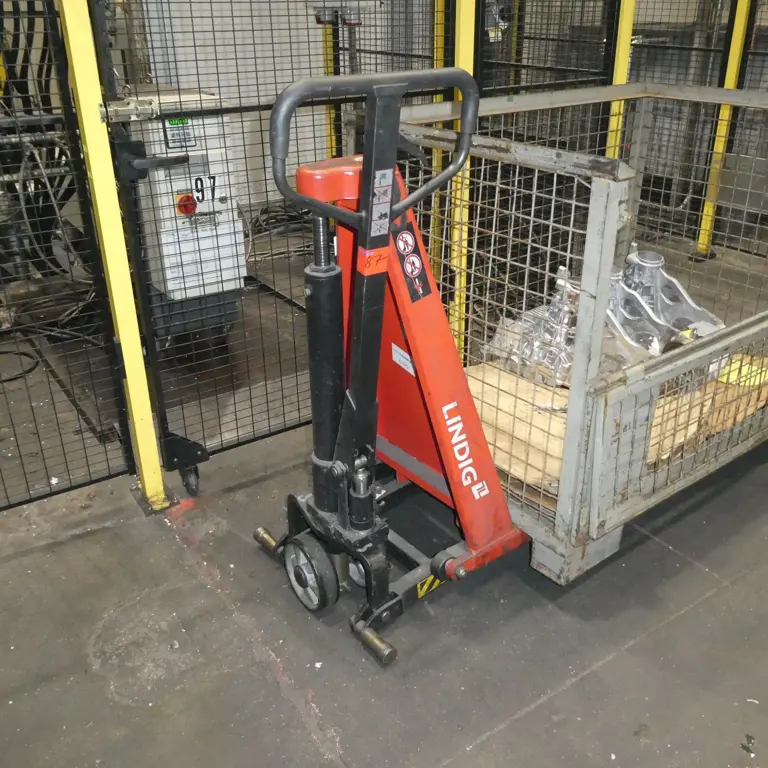 2 Scissor Lift Truck