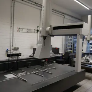 Máquina de medición de coordenadas 3D Mitutoyo Crysta-Apex S122010-B