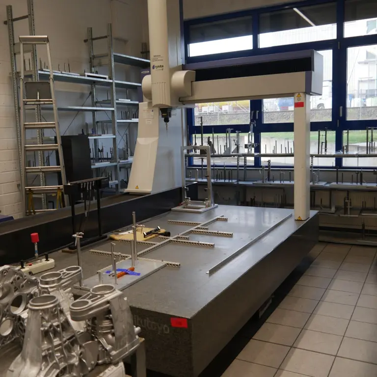Máquina de medición de coordenadas 3D (averiada) Mitutoyo CRT-AC122010