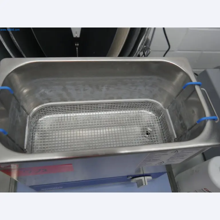ae group - Installations et machines destinées à la fabrication de pièces moulées sous pression en métaux légers (groupe motopropulseur et pièces structurelles) - ENCHÈRES-2