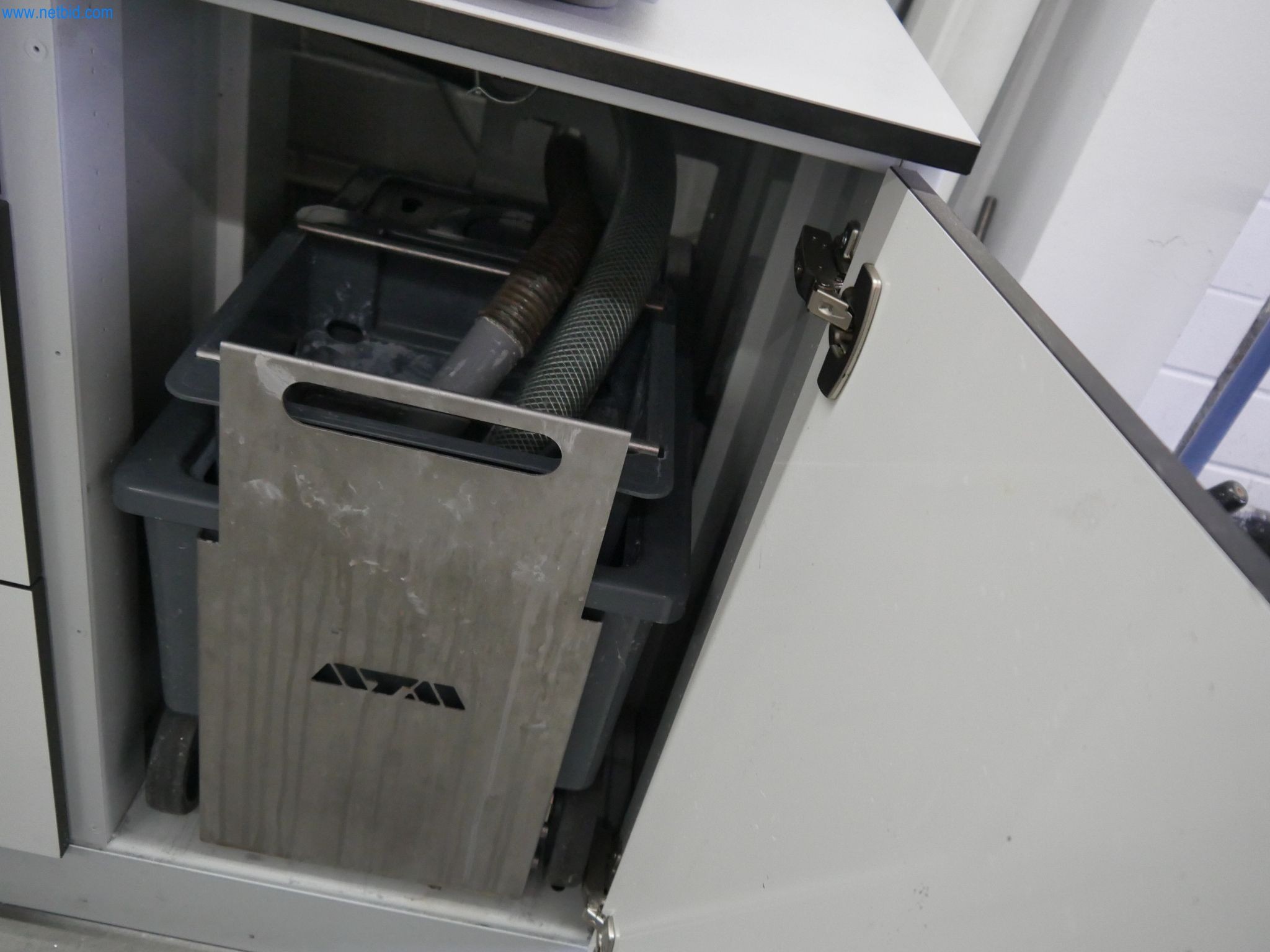 ae group - Installations et machines destinées à la fabrication de pièces moulées sous pression en métaux légers (groupe motopropulseur et pièces structurelles) - ENCHÈRES-3