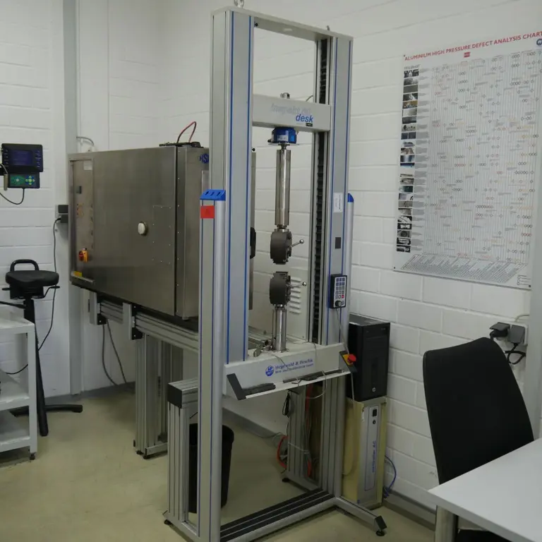 Universal Testing Machine Hegewald & Peschke Inspect 50 Desk
