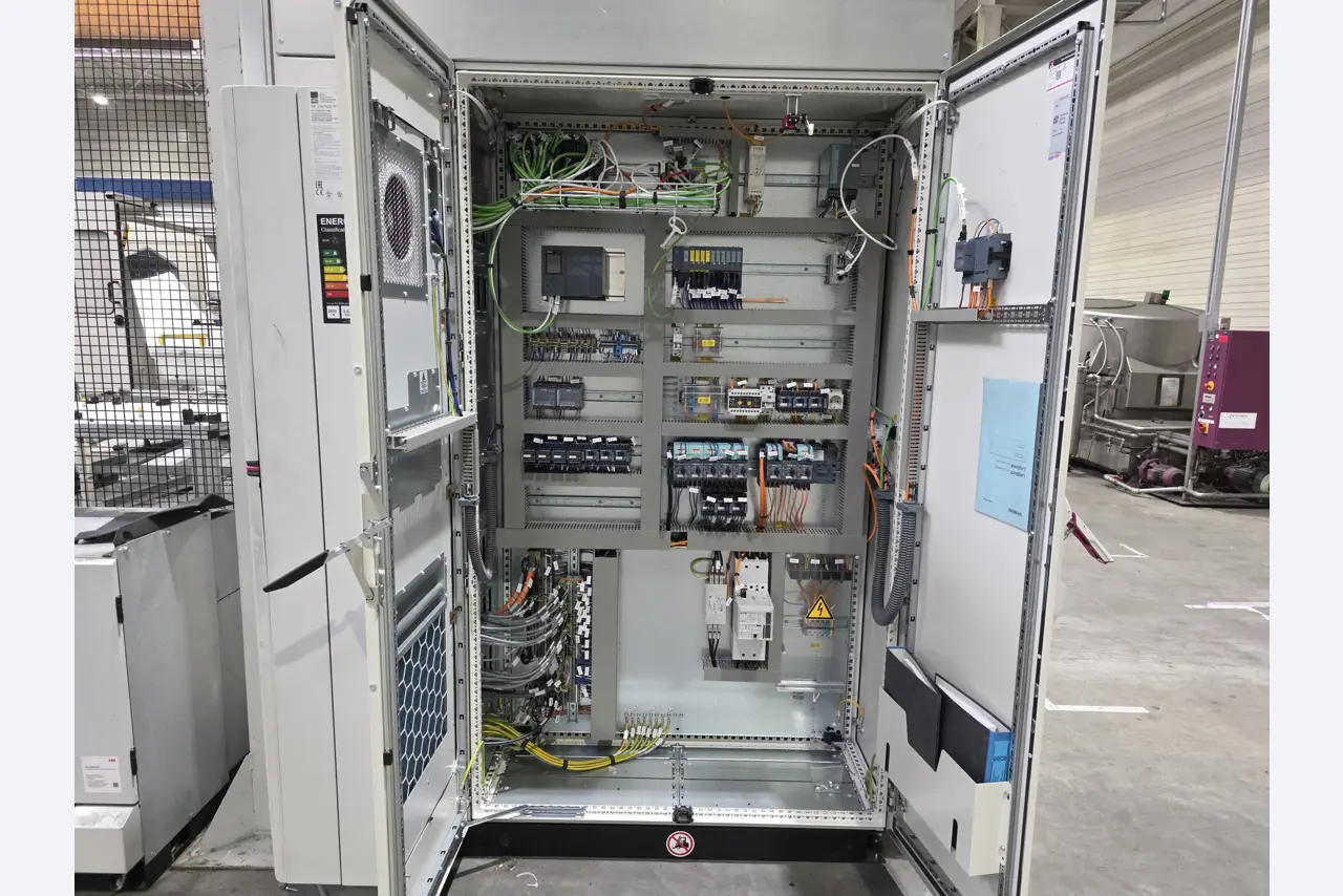 ae group - Installations et machines destinées à la fabrication de pièces moulées sous pression en métaux légers (groupe motopropulseur et pièces structurelles) - ENCHÈRES-14
