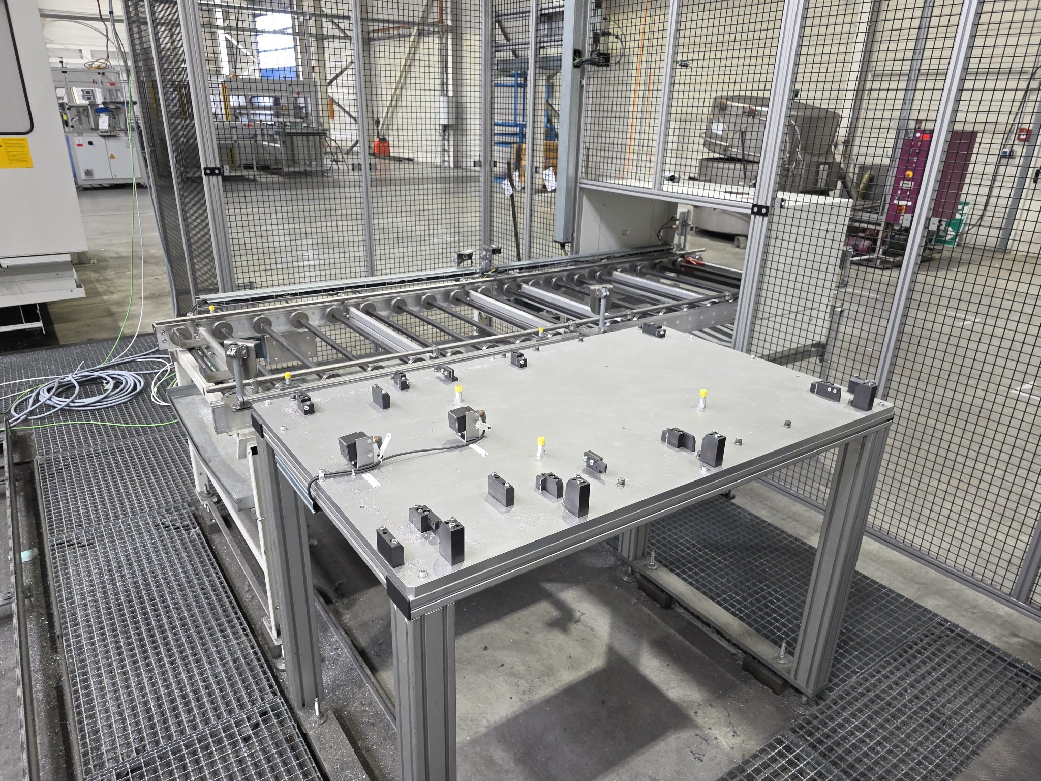 ae group - Installations et machines destinées à la fabrication de pièces moulées sous pression en métaux légers (groupe motopropulseur et pièces structurelles) - ENCHÈRES-21