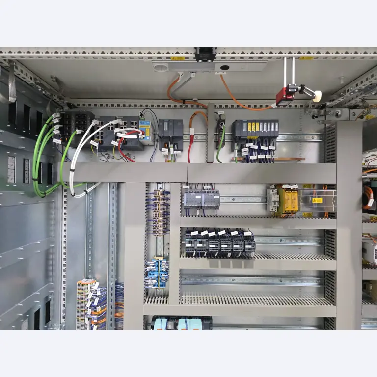 ae group - Installations et machines destinées à la fabrication de pièces moulées sous pression en métaux légers (groupe motopropulseur et pièces structurelles) - ENCHÈRES-27