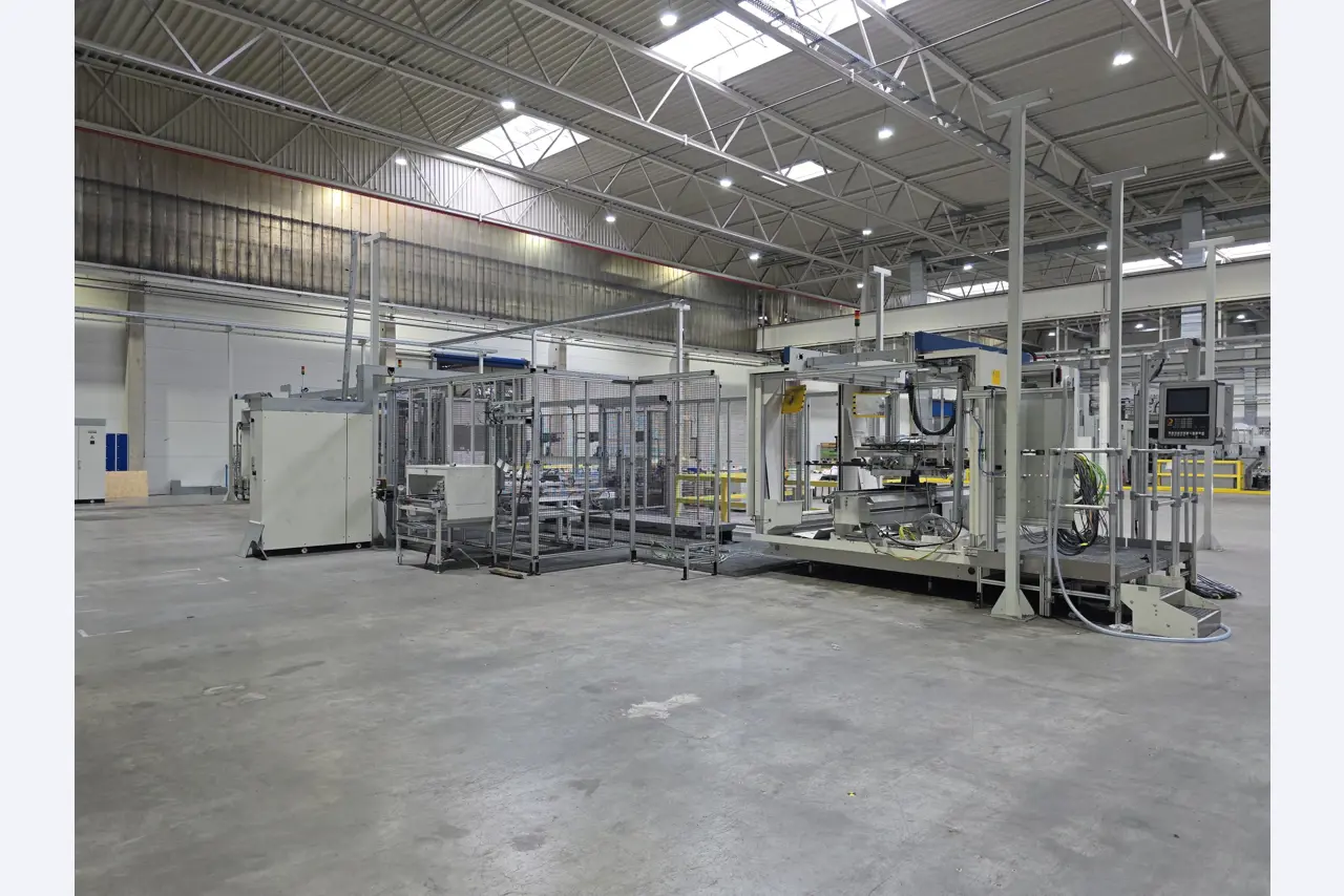 ae group - Installations et machines destinées à la fabrication de pièces moulées sous pression en métaux légers (groupe motopropulseur et pièces structurelles) - ENCHÈRES-2