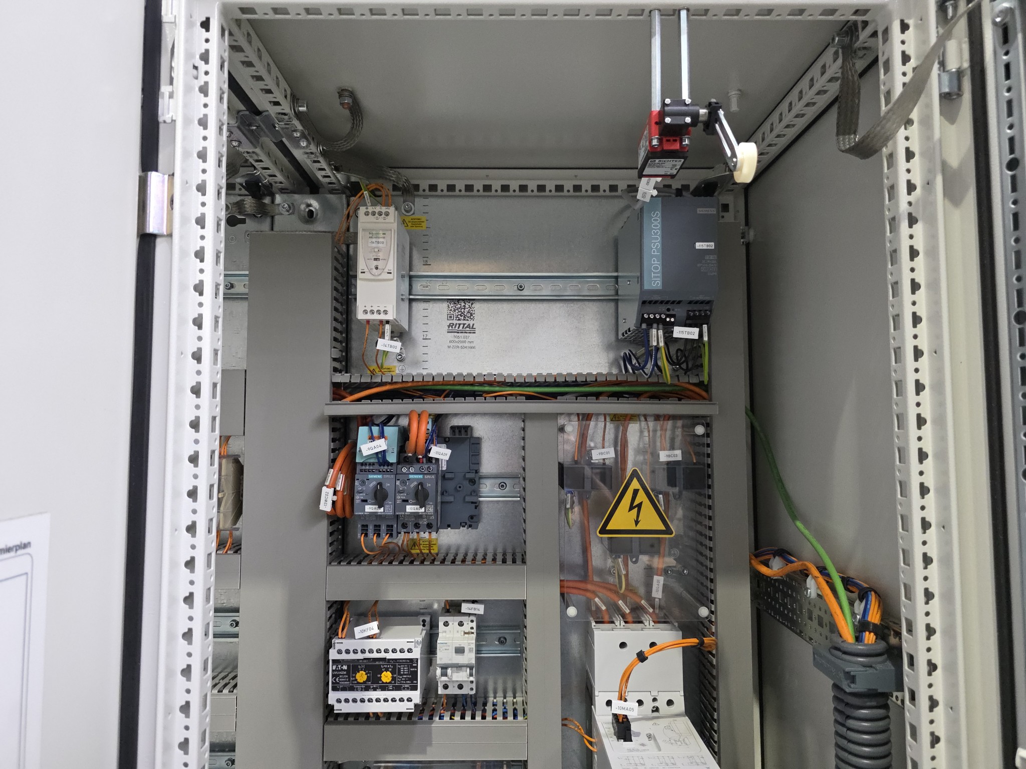 ae group - Installations et machines destinées à la fabrication de pièces moulées sous pression en métaux légers (groupe motopropulseur et pièces structurelles) - ENCHÈRES-34