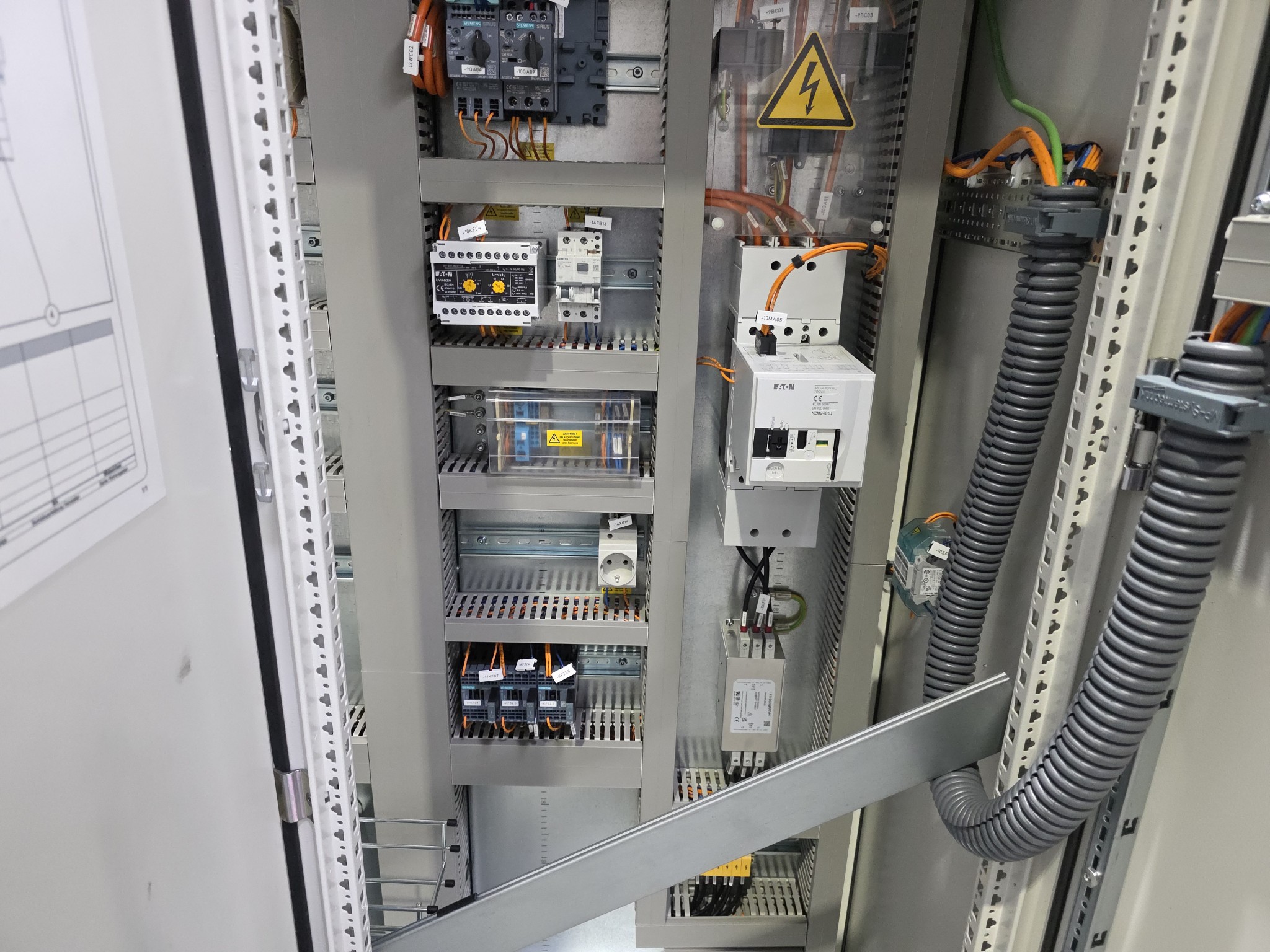 ae group - Installations et machines destinées à la fabrication de pièces moulées sous pression en métaux légers (groupe motopropulseur et pièces structurelles) - ENCHÈRES-35