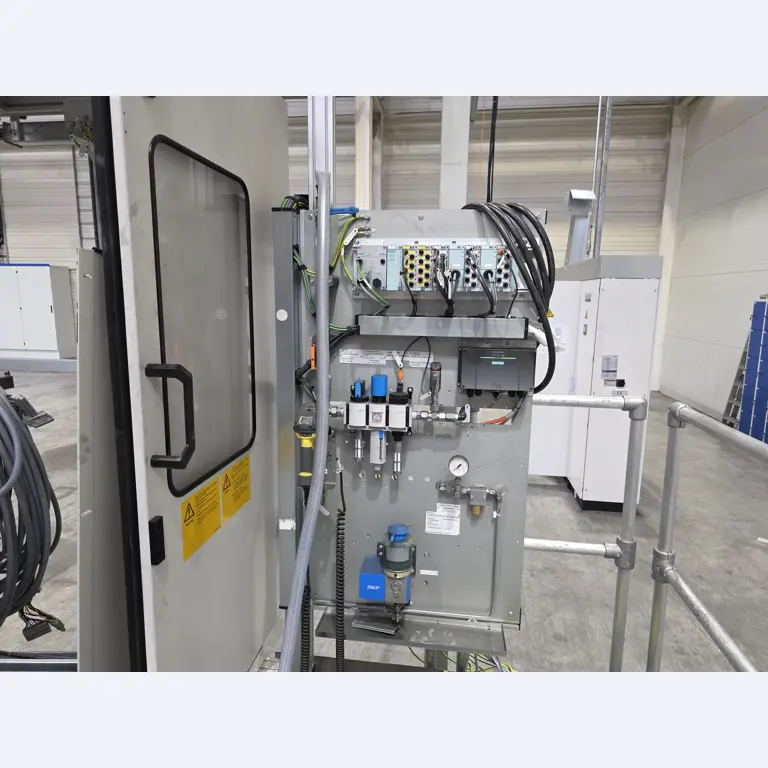ae group - Installations et machines destinées à la fabrication de pièces moulées sous pression en métaux légers (groupe motopropulseur et pièces structurelles) - ENCHÈRES-38