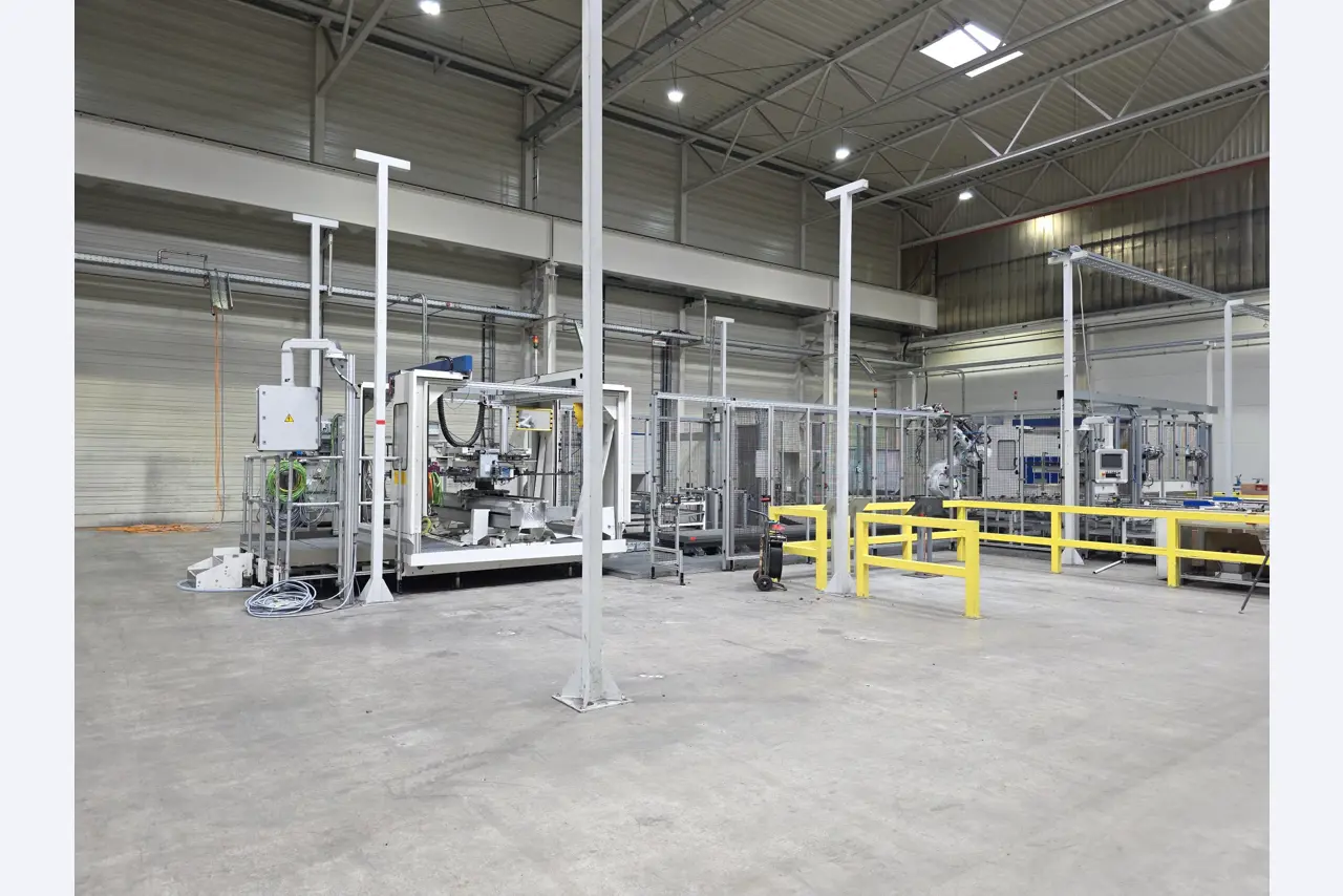 ae group - Installations et machines destinées à la fabrication de pièces moulées sous pression en métaux légers (groupe motopropulseur et pièces structurelles) - ENCHÈRES-44
