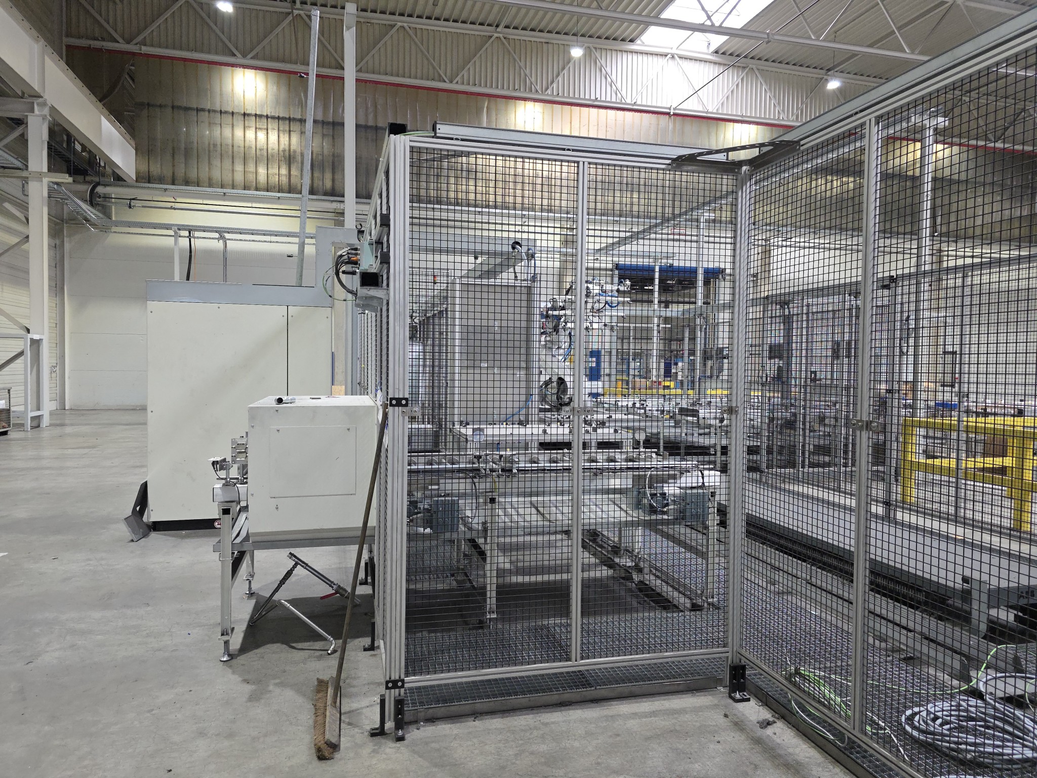 ae group - Installations et machines destinées à la fabrication de pièces moulées sous pression en métaux légers (groupe motopropulseur et pièces structurelles) - ENCHÈRES-6