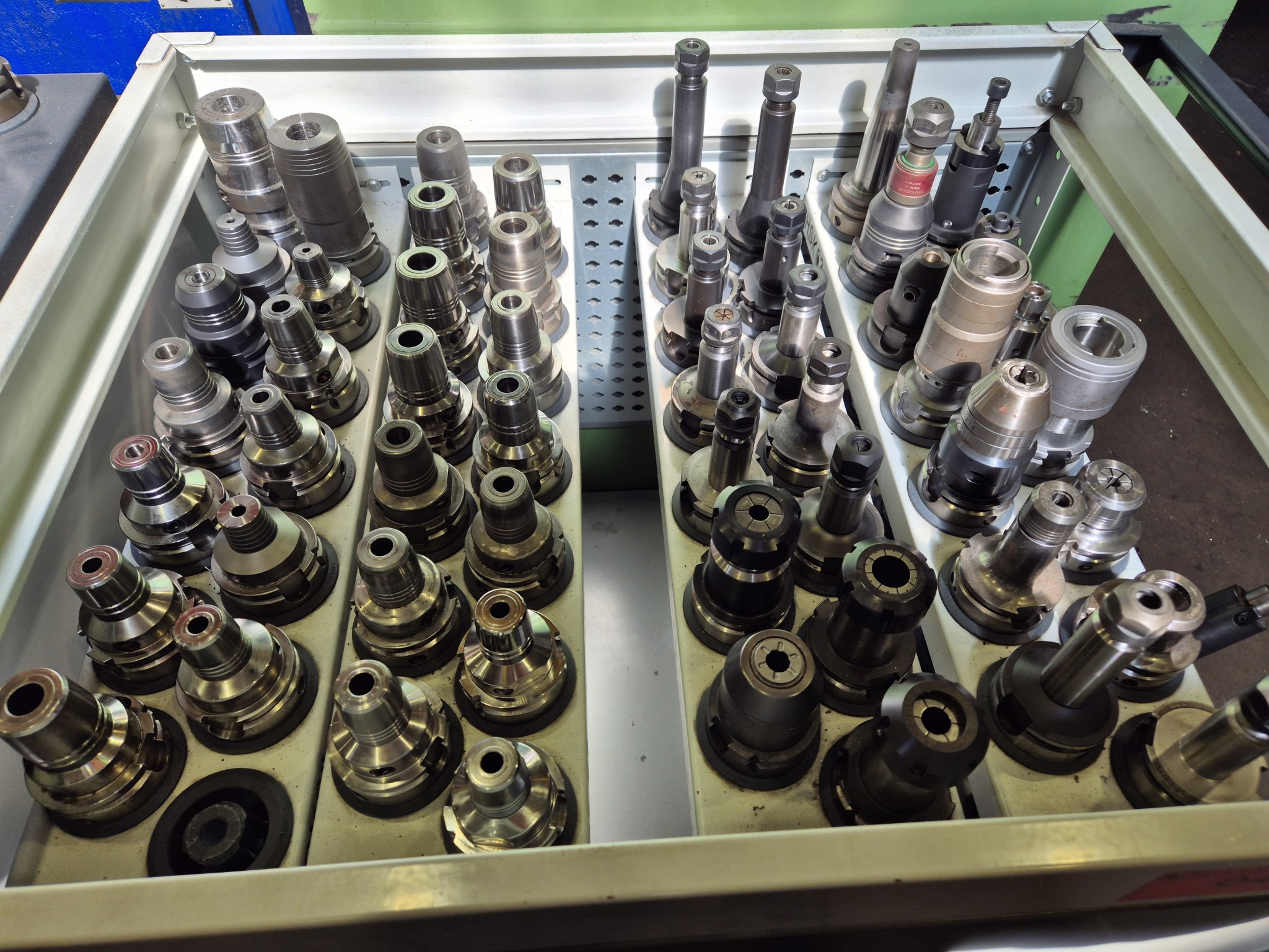 Máquinas e sistemas para a fundição injectada de metais ligeiros (grupos motopropulsores e peças estruturais)-2