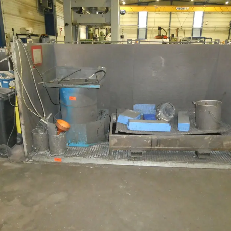 Parts cleaning station