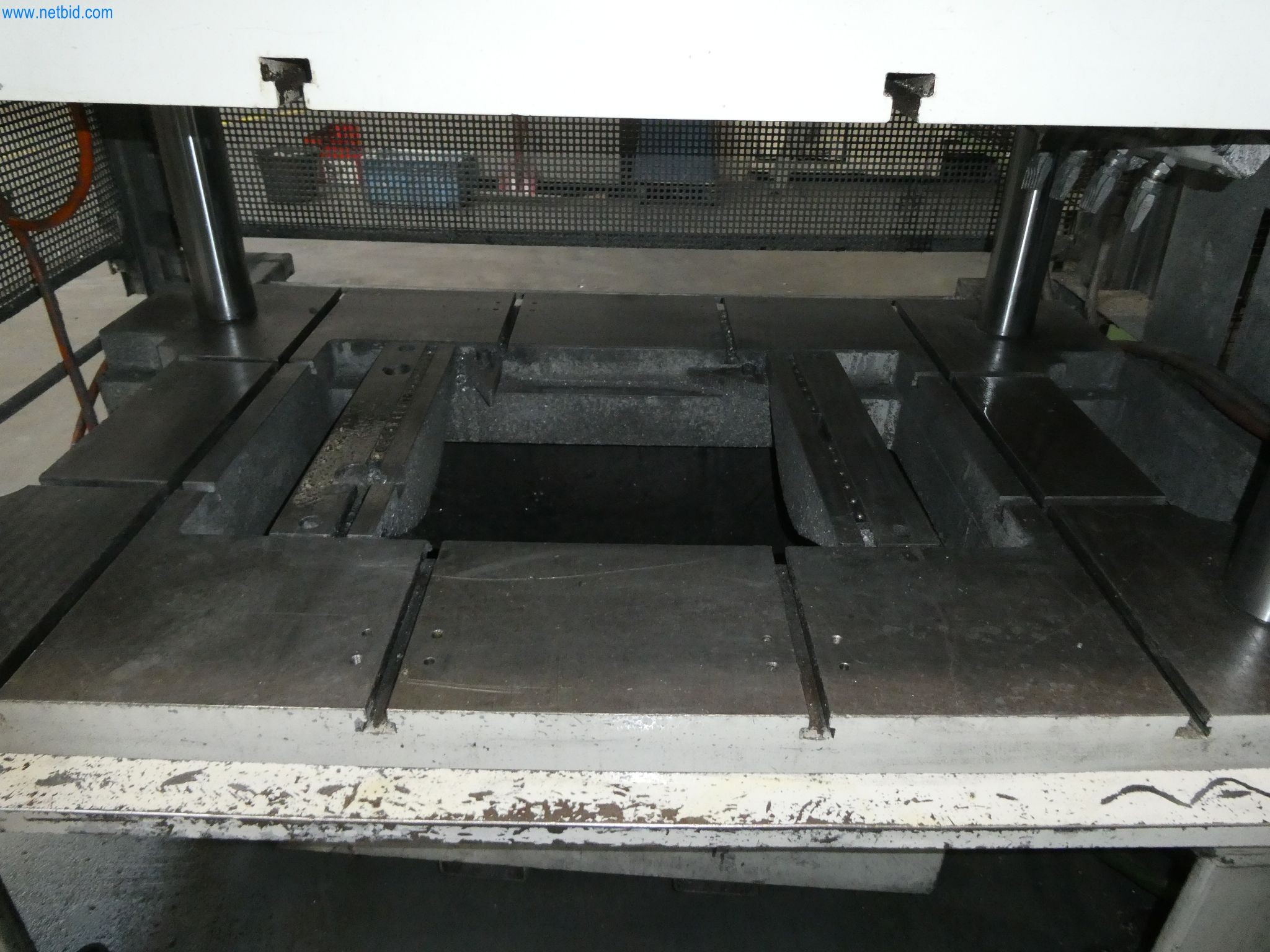 Machines & systems for light metal die casting (powertrain & structural parts)-13