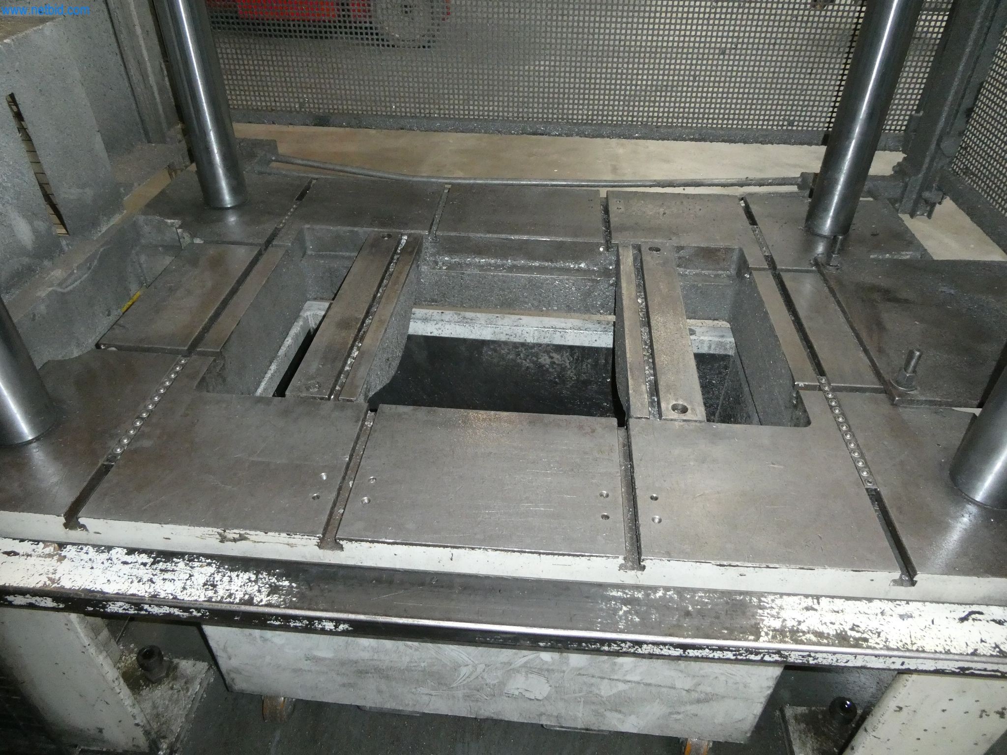 Machines & systems for light metal die casting (powertrain & structural parts)-8