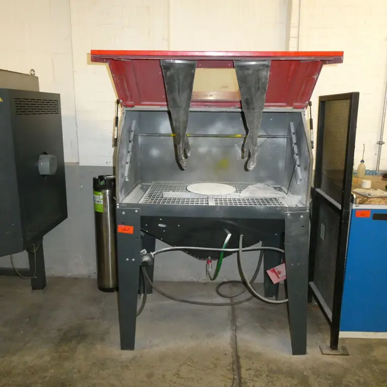 Solid blasting system DEMA Sandstrahlkabine 900 L SK500EB