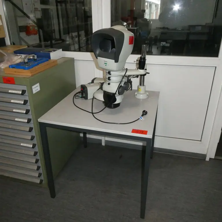 Reflected light microscope