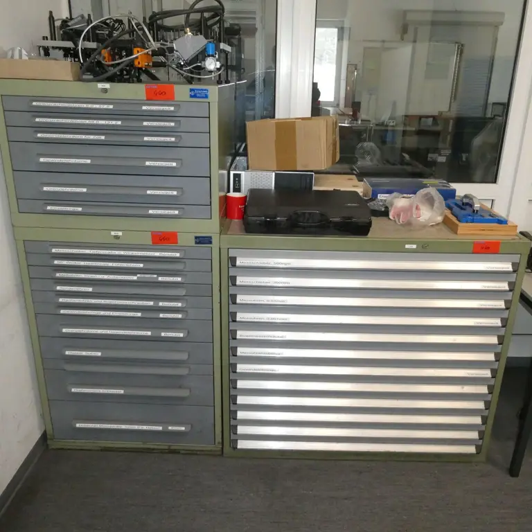 3 Telescopic drawer cabinets