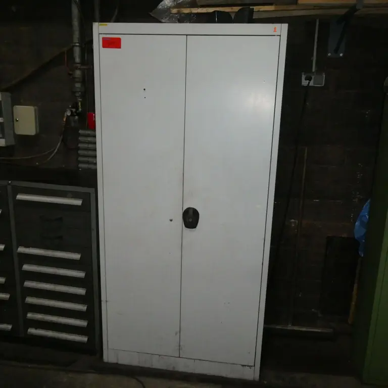 Workshop cabinet
