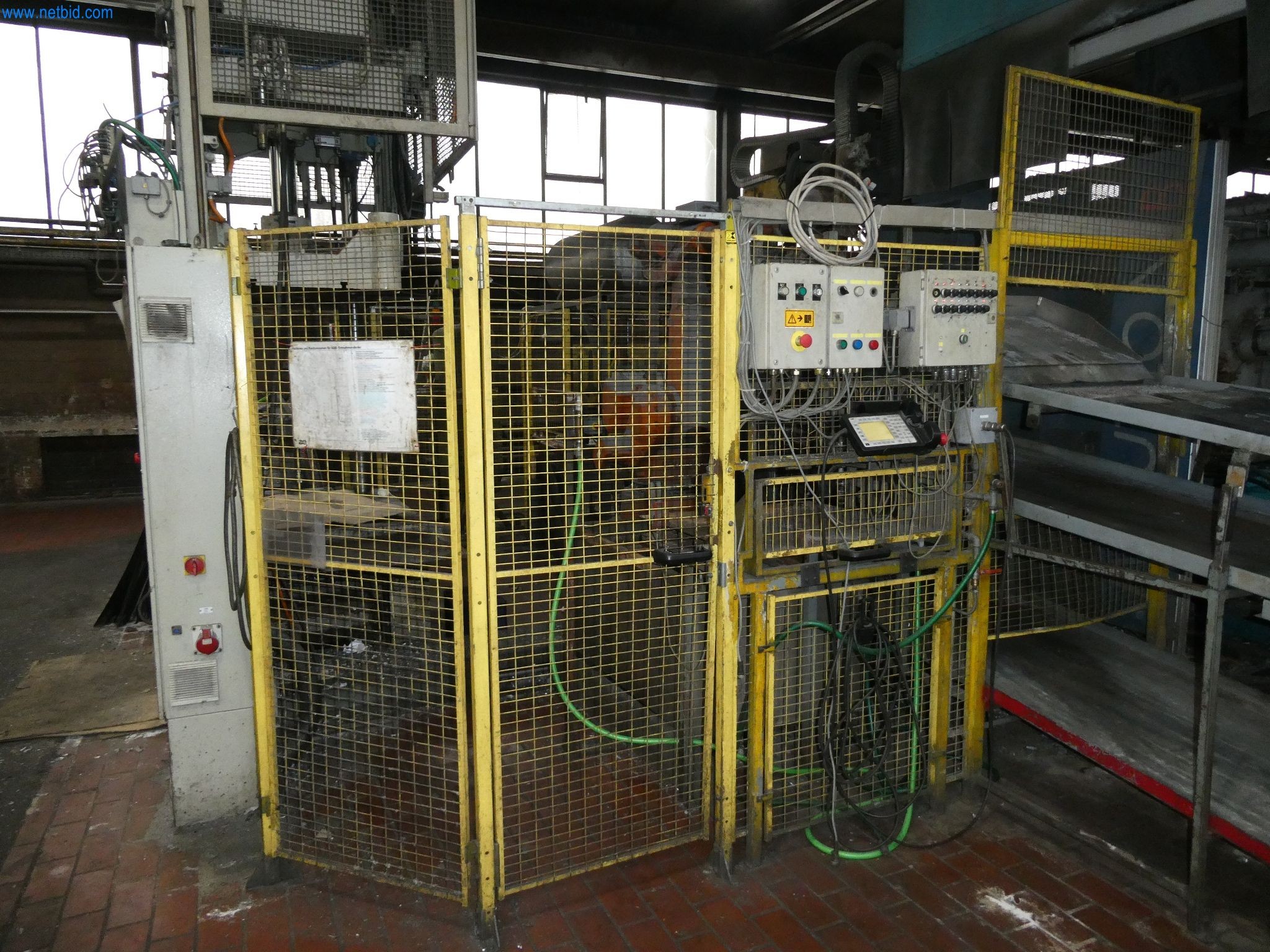 Máquinas e sistemas para a fundição injectada de metais ligeiros (grupos motopropulsores e peças estruturais)-10