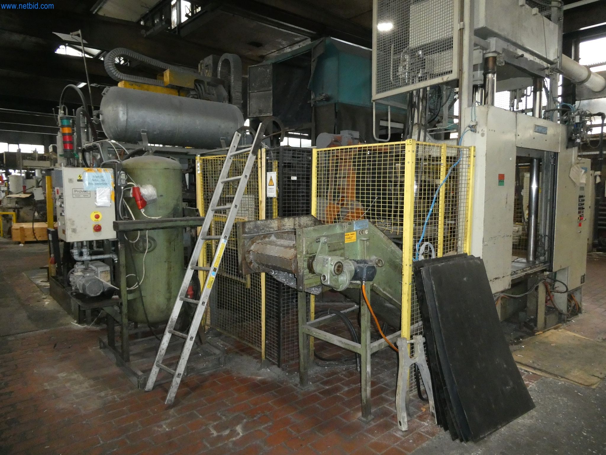 Máquinas e sistemas para a fundição injectada de metais ligeiros (grupos motopropulsores e peças estruturais)-14