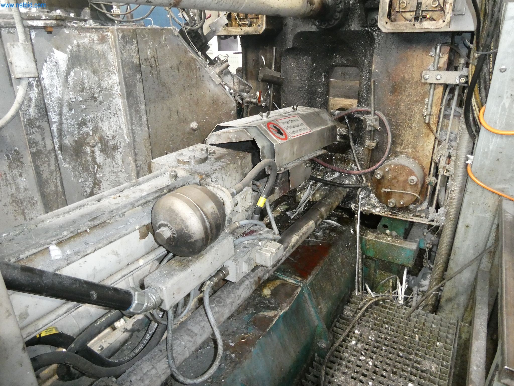 Máquinas e sistemas para a fundição injectada de metais ligeiros (grupos motopropulsores e peças estruturais)-16