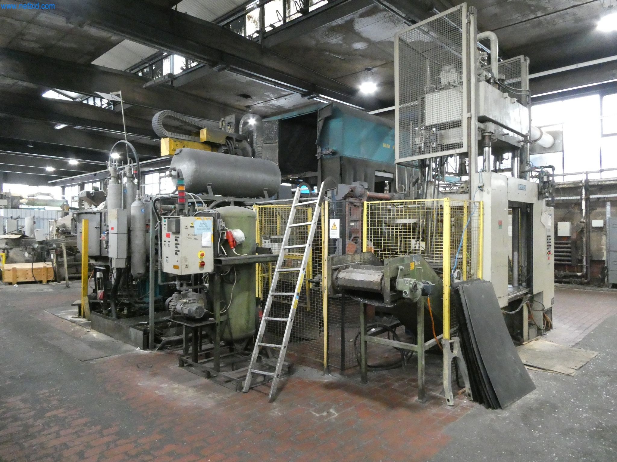 Máquinas e sistemas para a fundição injectada de metais ligeiros (grupos motopropulsores e peças estruturais)-2