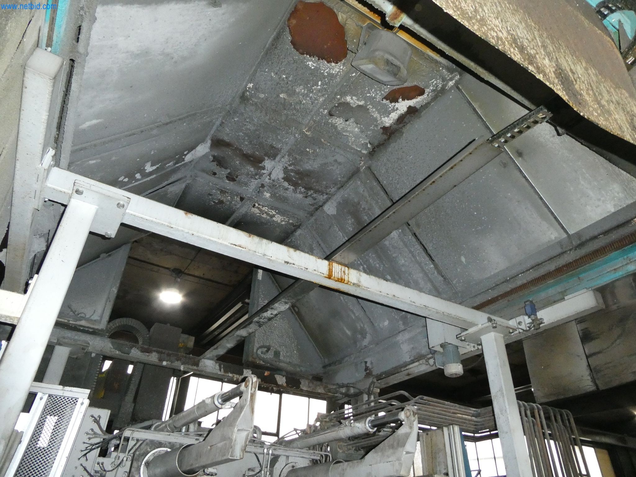 Máquinas e sistemas para a fundição injectada de metais ligeiros (grupos motopropulsores e peças estruturais)-9