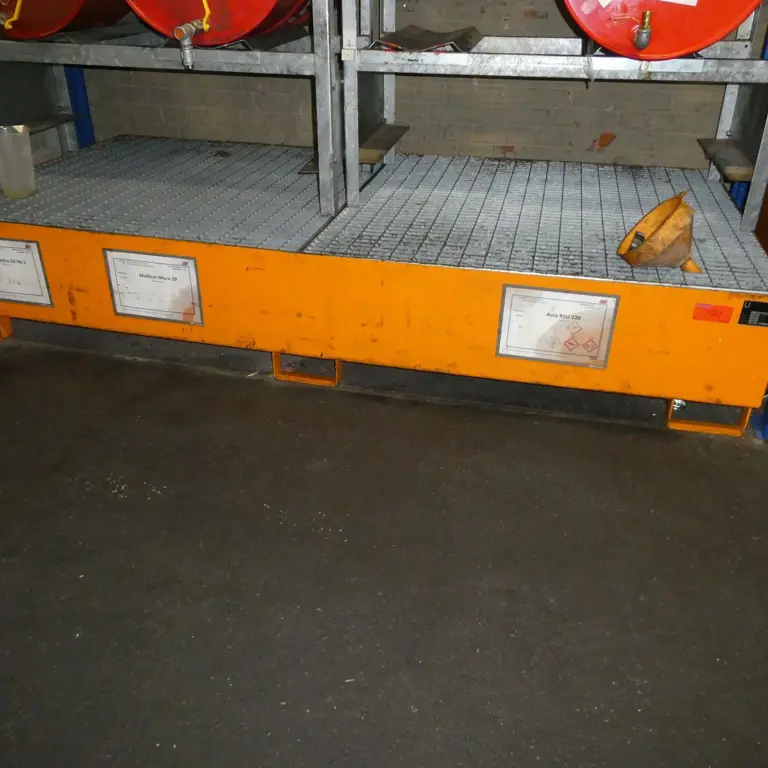 5 Hazardous goods drip pans Bauer