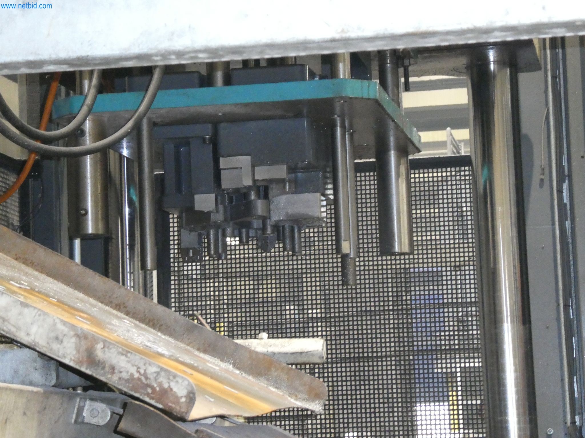 Machines & systems for light metal die casting (powertrain & structural parts)-30