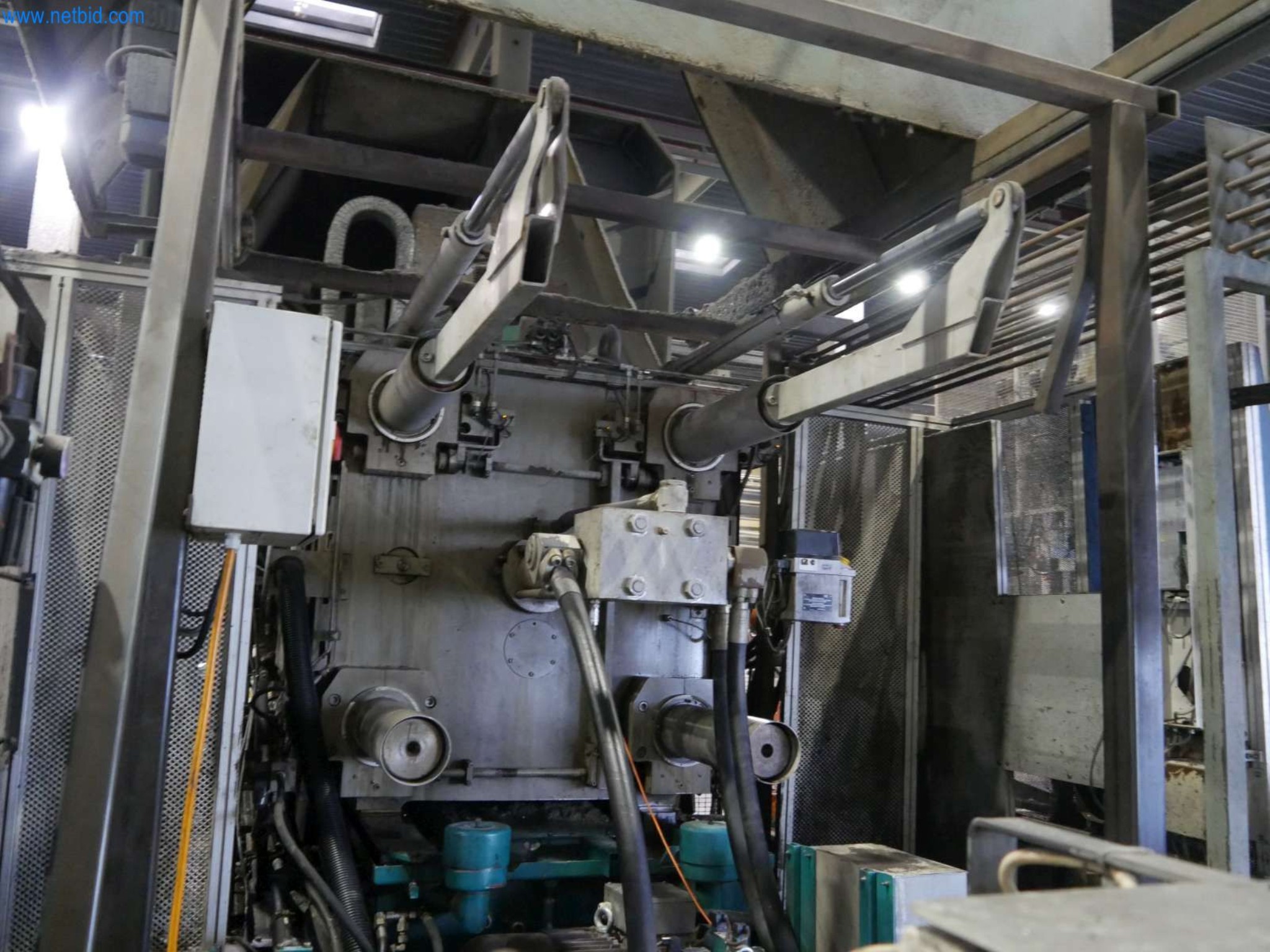 Machines & systems for light metal die casting (powertrain & structural parts)-8