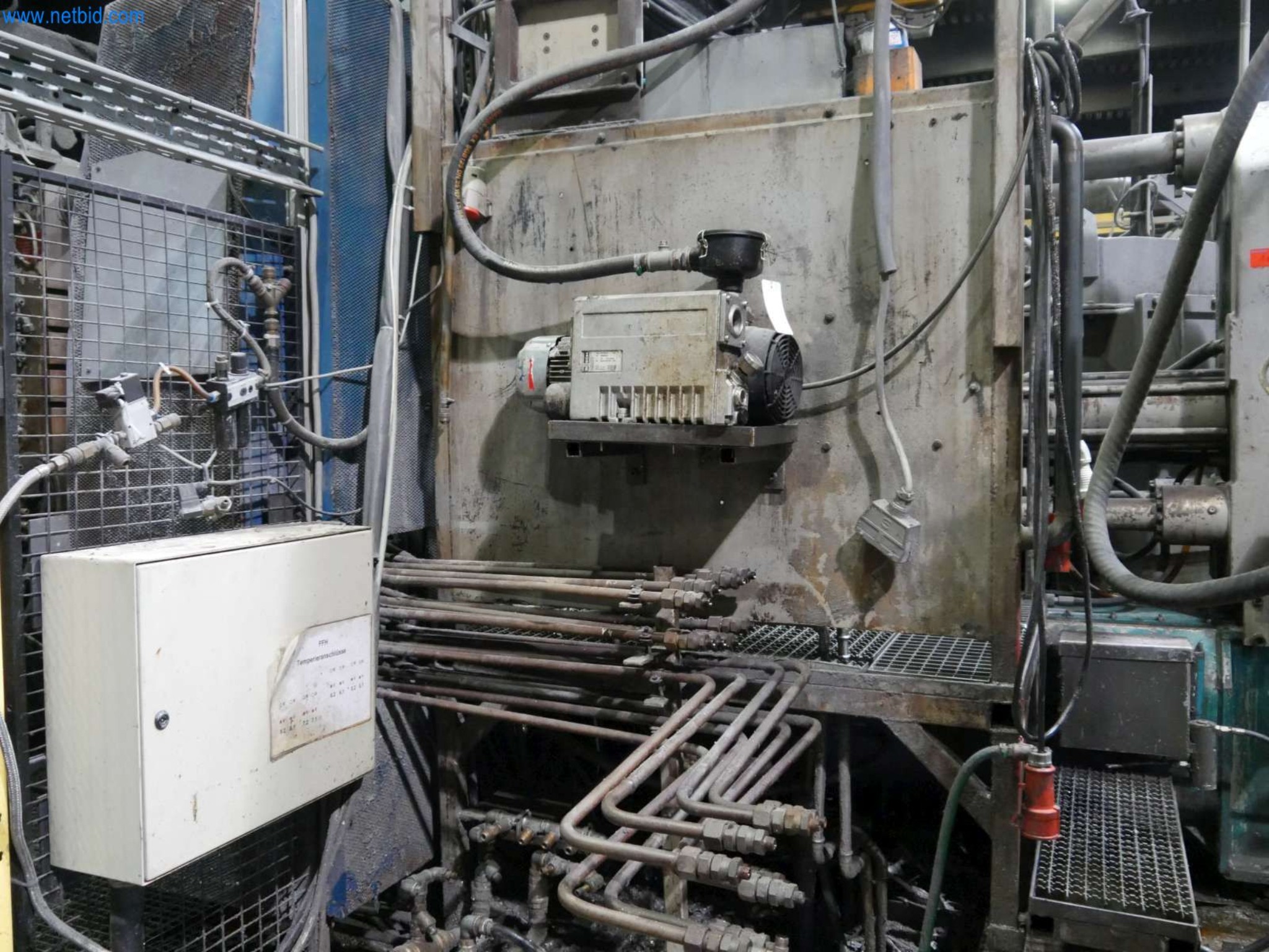 Machines & systems for light metal die casting (powertrain & structural parts)-8