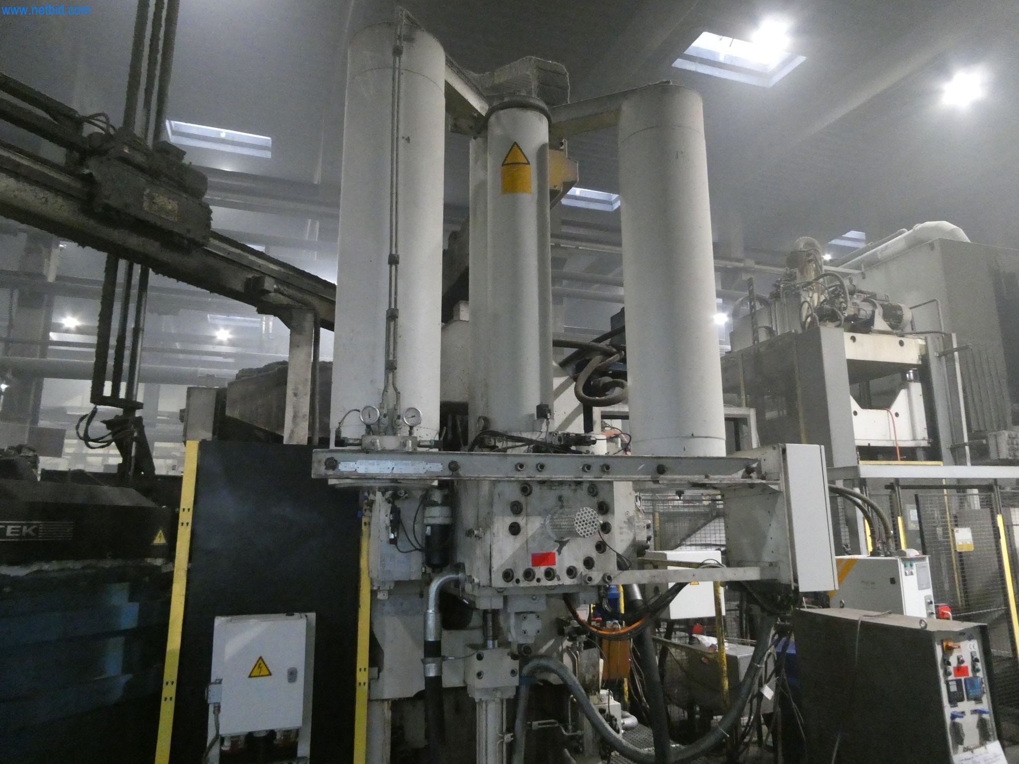 Machines & systems for light metal die casting (powertrain & structural parts)-12