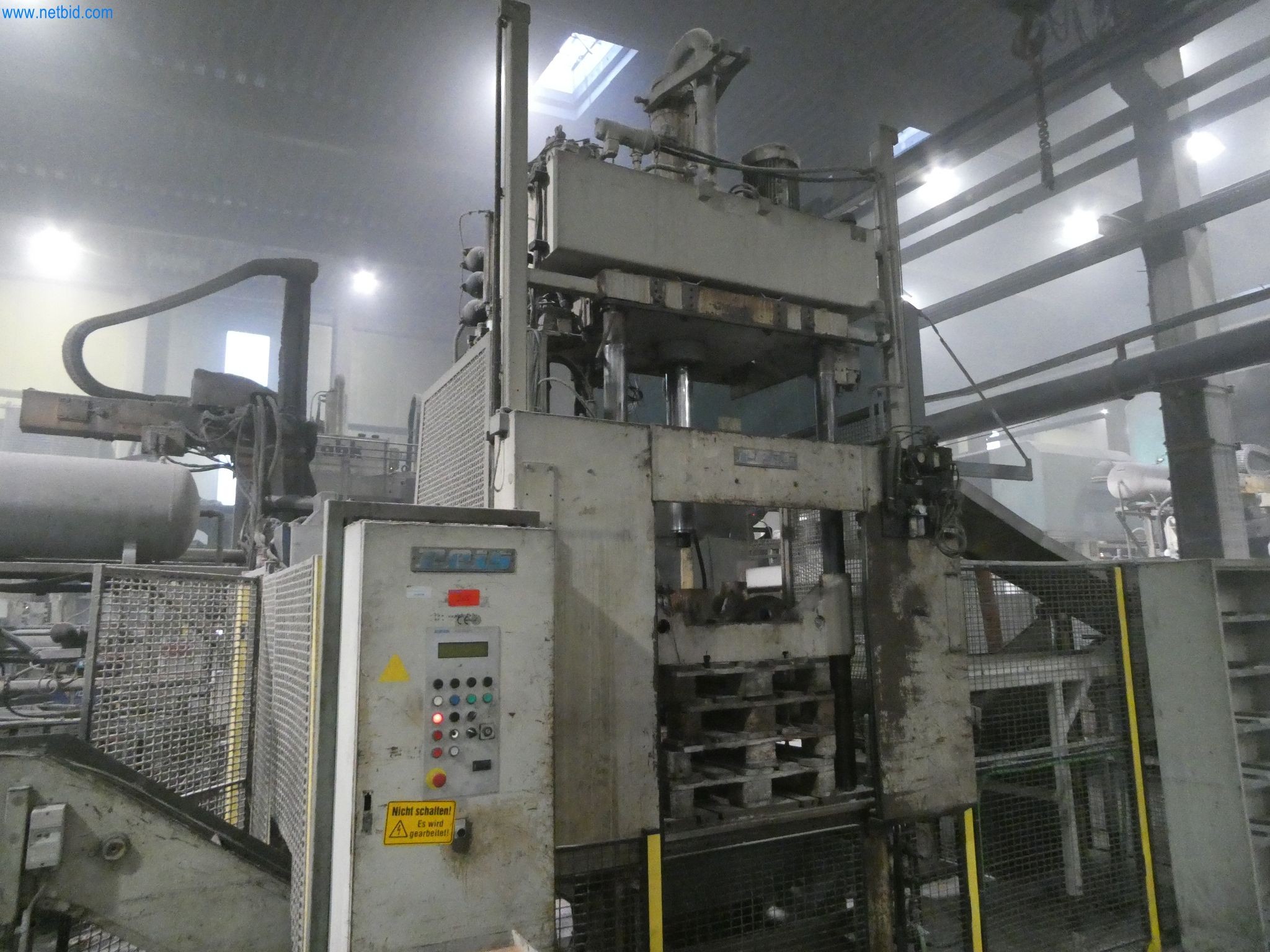 Machines & systems for light metal die casting (powertrain & structural parts)-10