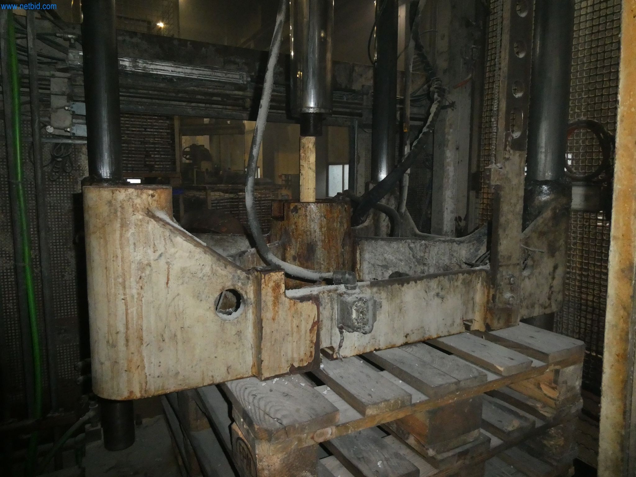 Machines & systems for light metal die casting (powertrain & structural parts)-14