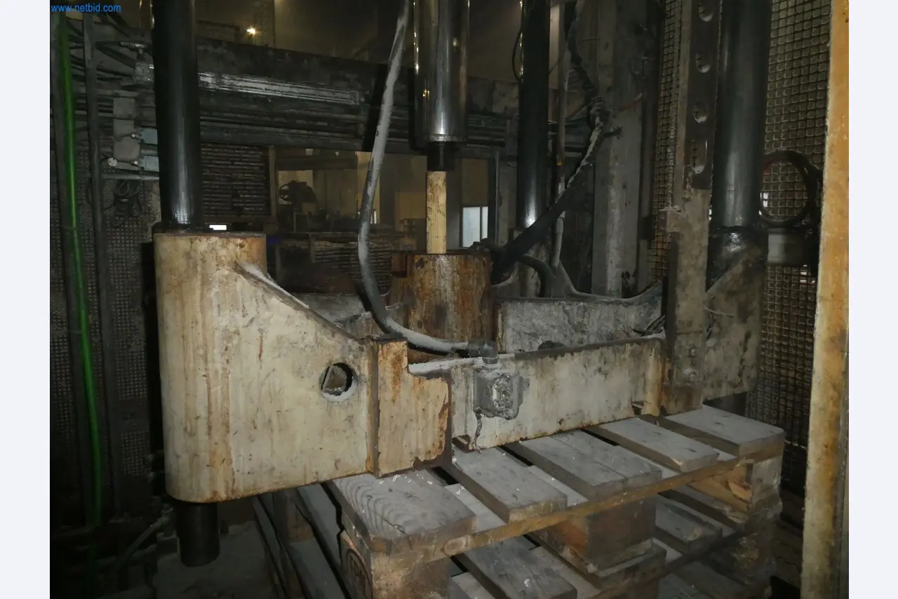 Machines & systems for light metal die casting (powertrain & structural parts)-14