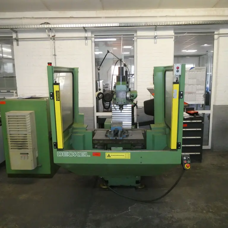 Universal milling machine Deckel FP3NC