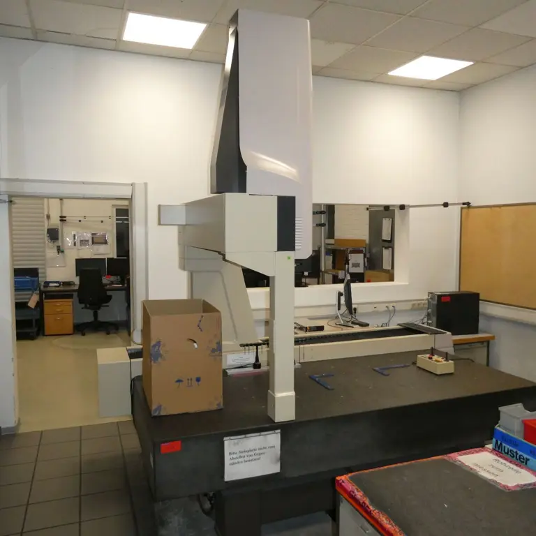 3D coordinate measuring machine Mitutoyo 3752M-311 BHN-715
