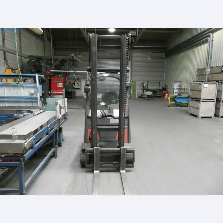 Máquinas e sistemas para a fundição injectada de metais ligeiros (grupos motopropulsores e peças estruturais)-2